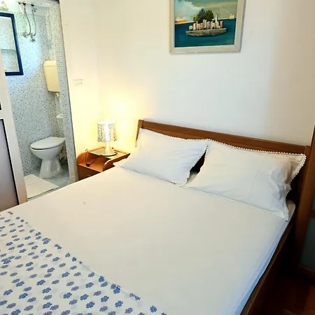 Luka's House - Zf Hvar Мини-отель *