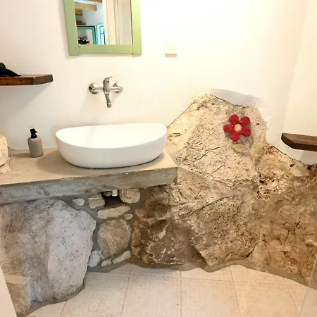 Luka's House - Zf Hvar بيت ريفي هفار